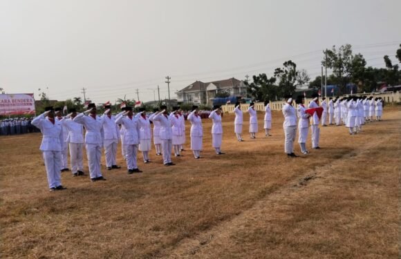 Paskibra SMK Larenda Dipercaya Bertugas pada Upacara HUT ke-81 RI di Kecamatan Bulakamba